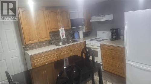 60 Chelsea Street, St. Catharines, ON - Indoor Photo Showing Kitchen