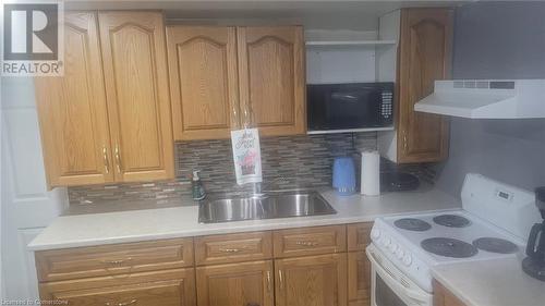 60 Chelsea Street, St. Catharines, ON - Indoor Photo Showing Kitchen