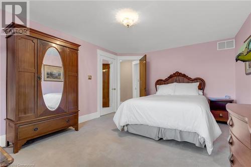 16 Nelles Boulevard, Grimsby, ON - Indoor Photo Showing Bedroom