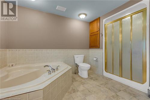 16 Nelles Boulevard, Grimsby, ON - Indoor Photo Showing Bathroom