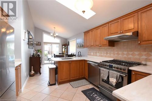 17 Durrell Court, Hamilton, ON - Indoor Photo Showing Kitchen