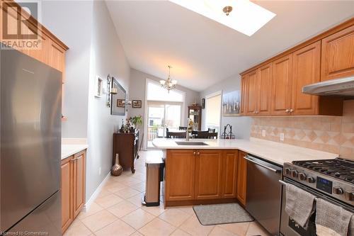 17 Durrell Court, Hamilton, ON - Indoor Photo Showing Kitchen