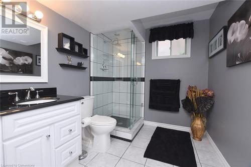 17 Durrell Court, Hamilton, ON - Indoor Photo Showing Bathroom