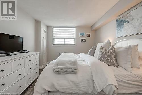 1425 Ghent Avenue Unit# 901, Burlington, ON - Indoor Photo Showing Bedroom