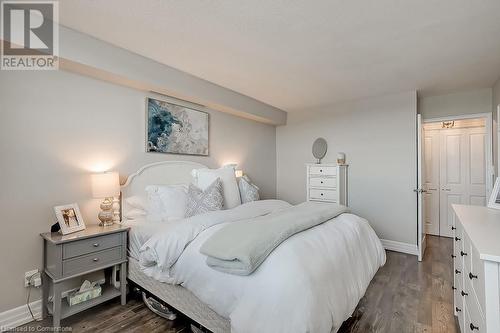 1425 Ghent Avenue Unit# 901, Burlington, ON - Indoor Photo Showing Bedroom