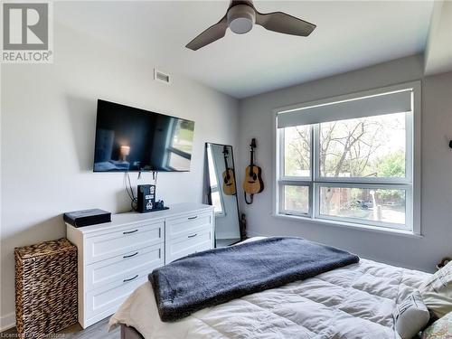 320 Plains Road E Unit# 310, Burlington, ON - Indoor Photo Showing Bedroom