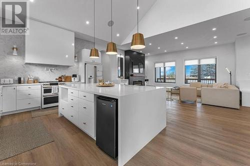 900 Empire Road, Port Colborne, ON - Indoor Photo Showing Kitchen With Upgraded Kitchen