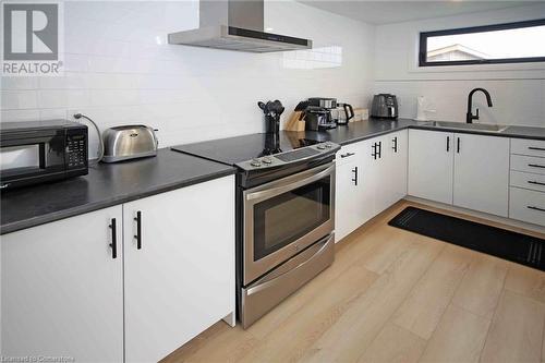 900 Empire Road, Port Colborne, ON - Indoor Photo Showing Kitchen