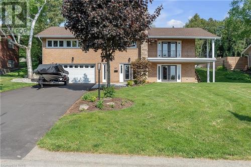 837 Danforth Place, Burlington, ON - Outdoor With Facade