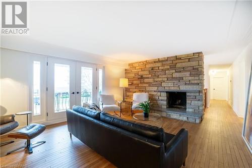 837 Danforth Place, Burlington, ON - Indoor Photo Showing Living Room With Fireplace