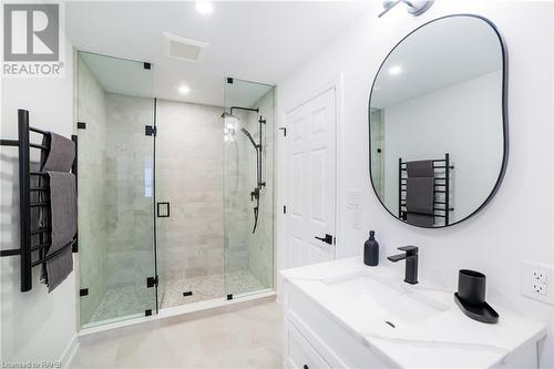 837 Danforth Place, Burlington, ON - Indoor Photo Showing Bathroom