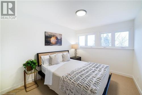 837 Danforth Place, Burlington, ON - Indoor Photo Showing Bedroom