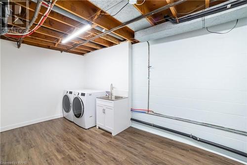 837 Danforth Place, Burlington, ON - Indoor Photo Showing Laundry Room