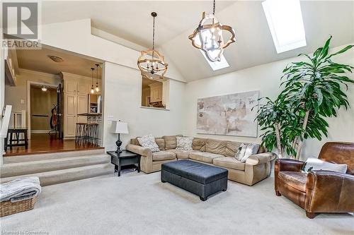 3021 Lakeshore Road, Burlington, ON - Indoor Photo Showing Living Room