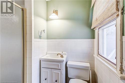 3021 Lakeshore Road, Burlington, ON - Indoor Photo Showing Bathroom