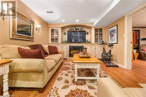 18234 Mississauga Road, Caledon, ON - Indoor Photo Showing Living Room