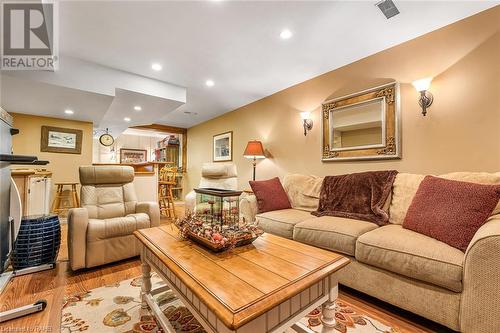 18234 Mississauga Road, Caledon, ON - Indoor Photo Showing Living Room