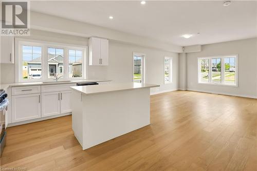 2 Bromley Drive, St. Catharines, ON - Indoor Photo Showing Kitchen With Upgraded Kitchen