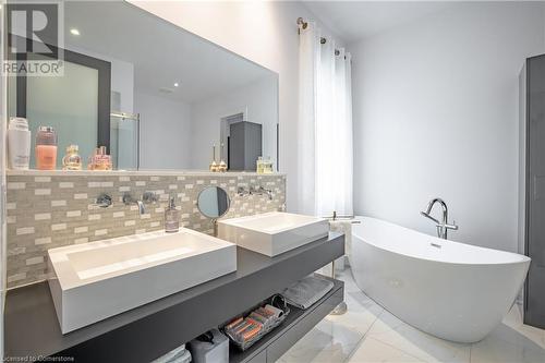 10 David Lowrey Court, Niagara-On-The-Lake, ON - Indoor Photo Showing Bathroom