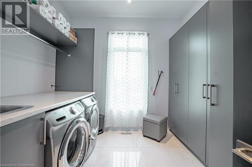 10 David Lowrey Court, Niagara-On-The-Lake, ON - Indoor Photo Showing Laundry Room