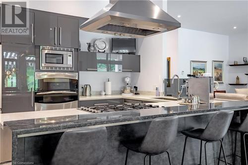 10 David Lowrey Court, Niagara-On-The-Lake, ON - Indoor Photo Showing Kitchen With Upgraded Kitchen