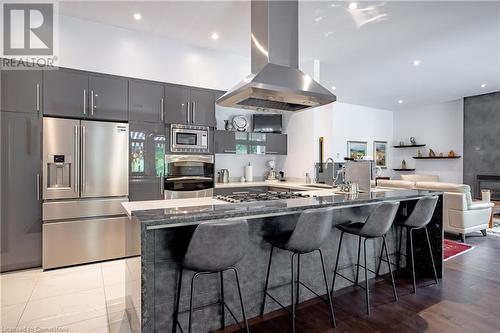 10 David Lowrey Court, Niagara-On-The-Lake, ON - Indoor Photo Showing Kitchen With Stainless Steel Kitchen With Upgraded Kitchen