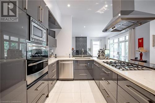 10 David Lowrey Court, Niagara-On-The-Lake, ON - Indoor Photo Showing Kitchen With Stainless Steel Kitchen With Upgraded Kitchen