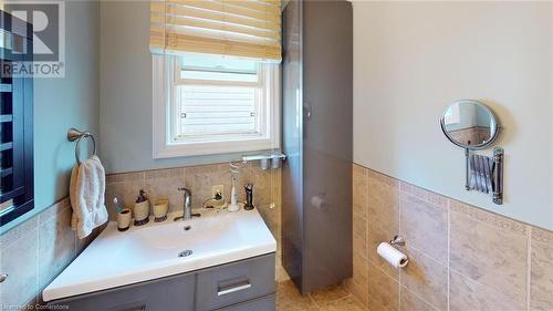 38 Haig Street, St. Catharines, ON - Indoor Photo Showing Bathroom