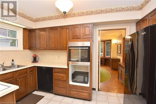 11 Forsyth Place, Hamilton, ON - Indoor Photo Showing Kitchen With Double Sink