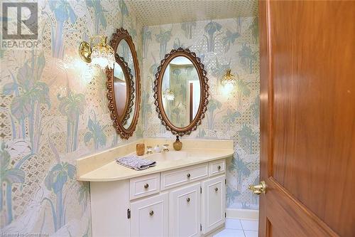 11 Forsyth Place, Hamilton, ON - Indoor Photo Showing Bathroom