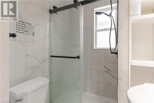 200 Tragina Avenue N, Hamilton, ON - Indoor Photo Showing Bathroom