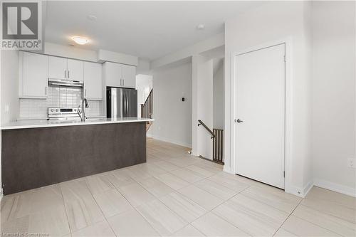 590 North Service Road Unit# 27, Hamilton, ON - Indoor Photo Showing Kitchen