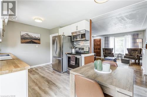 302 Southill Drive, Kitchener, ON - Indoor Photo Showing Kitchen