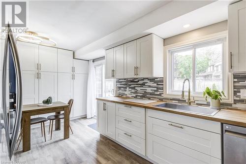 302 Southill Drive, Kitchener, ON - Indoor Photo Showing Kitchen