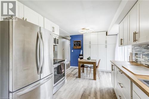 302 Southill Drive, Kitchener, ON - Indoor Photo Showing Kitchen