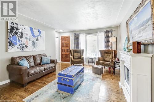 302 Southill Drive, Kitchener, ON - Indoor Photo Showing Living Room