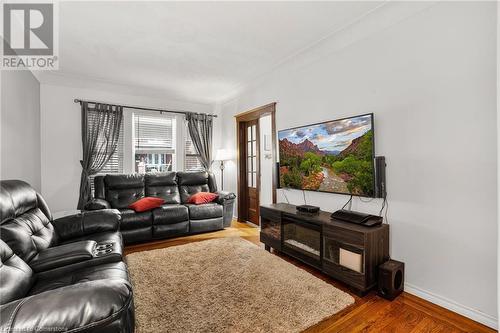 54 Spadina Avenue, Hamilton, ON - Indoor Photo Showing Living Room