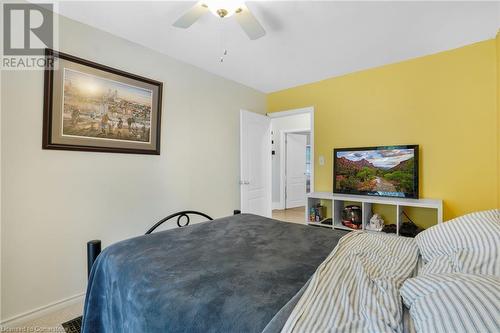 54 Spadina Avenue, Hamilton, ON - Indoor Photo Showing Bedroom