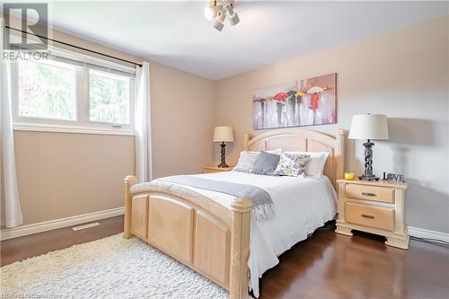 87 Monte Drive, Hamilton, ON - Indoor Photo Showing Bedroom