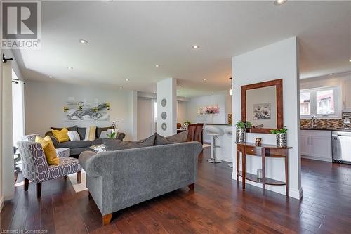 87 Monte Drive, Hamilton, ON - Indoor Photo Showing Living Room