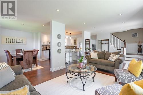 87 Monte Drive, Hamilton, ON - Indoor Photo Showing Living Room