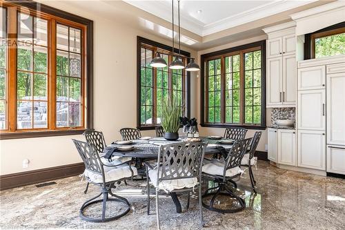 2633 Bluffs Way, Burlington, ON - Indoor Photo Showing Dining Room