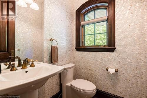 2633 Bluffs Way, Burlington, ON - Indoor Photo Showing Bathroom