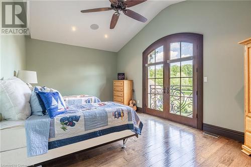 2633 Bluffs Way, Burlington, ON - Indoor Photo Showing Bedroom