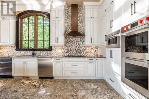 2633 Bluffs Way, Burlington, ON - Indoor Photo Showing Kitchen With Upgraded Kitchen