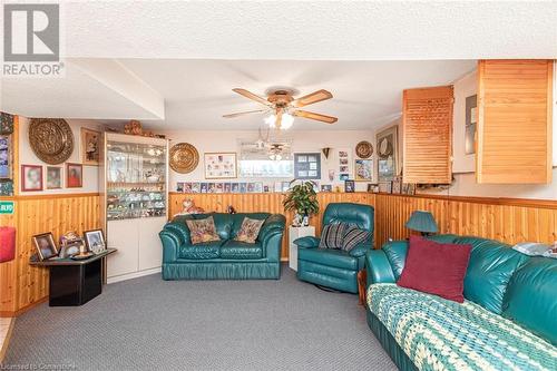 75 Hanover Place, Hamilton, ON - Indoor Photo Showing Living Room