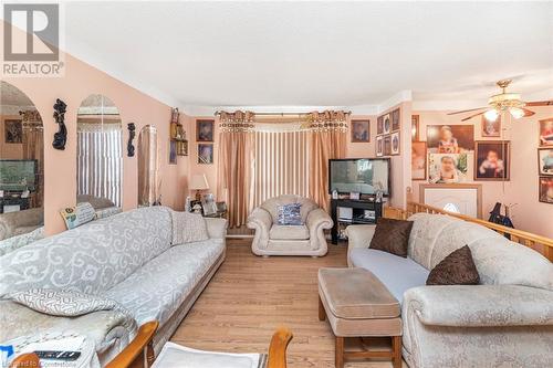 75 Hanover Place, Hamilton, ON - Indoor Photo Showing Living Room