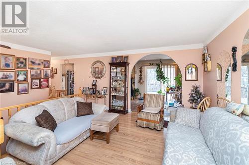 75 Hanover Place, Hamilton, ON - Indoor Photo Showing Living Room