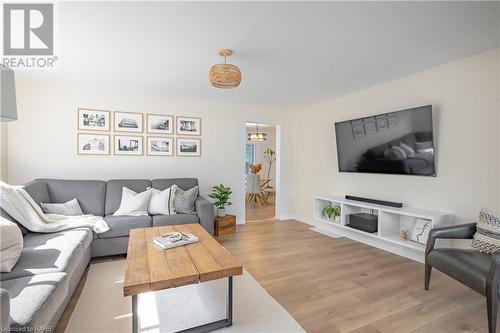 2748 Prince William Street, Jordan Station, ON - Indoor Photo Showing Living Room