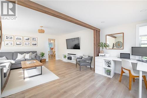 2748 Prince William Street, Jordan Station, ON - Indoor Photo Showing Living Room